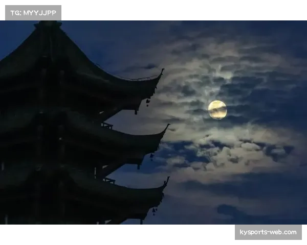 网友深夜畅聊共赏圆月晒图迎中秋佳节线上线下齐庆团圆氛围热烈